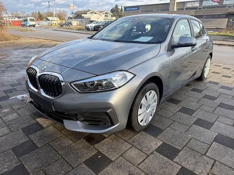 Grau Gebraucht 2022 BMW 116 Kleinwagen | 18.680 € (Guter Preis) - Bild 1/4