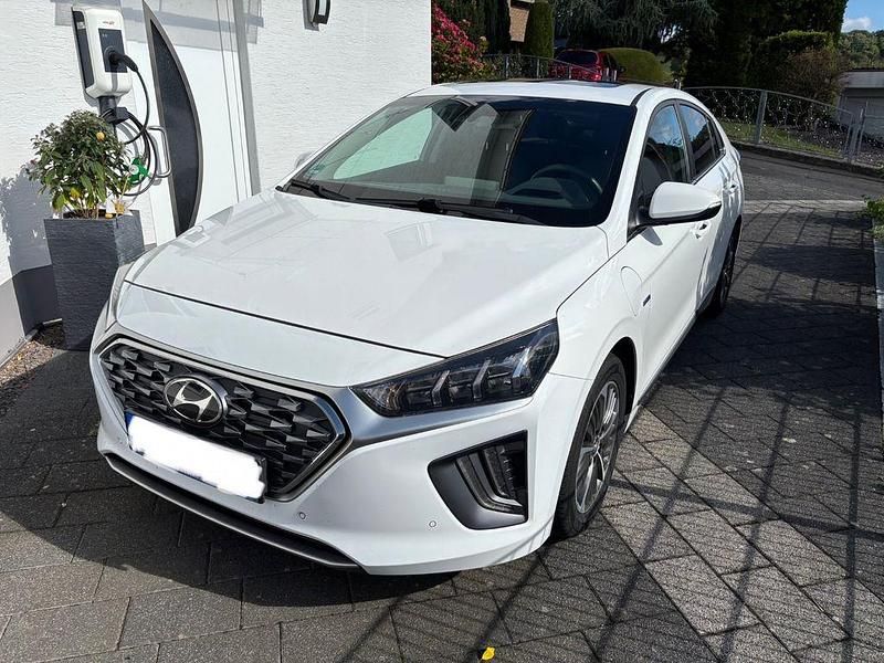 Weiß Gebraucht 2020 Hyundai Ioniq Premium Limousine | 16.900 € (Fairer Preis) - Bild 1/4