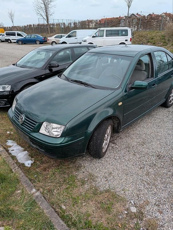 Second-hand VW Bora 101 CP (74 kW) 1999 Verde Berlinǎ