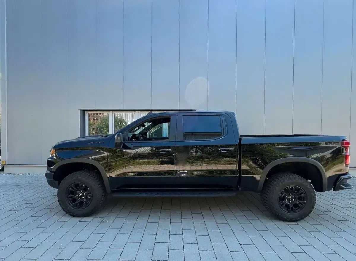 Neu Chevrolet Silverado 309 PS (227 kW) 2025 Schwarz SUV