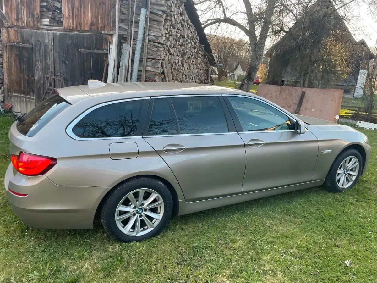Gebraucht BMW 530 184 PS (135 kW) 2010 Gold Kombi