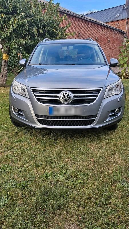 Grau Gebraucht 2009 VW Tiguan SUV | 7.149 € (Teuer) - Bild 1/4