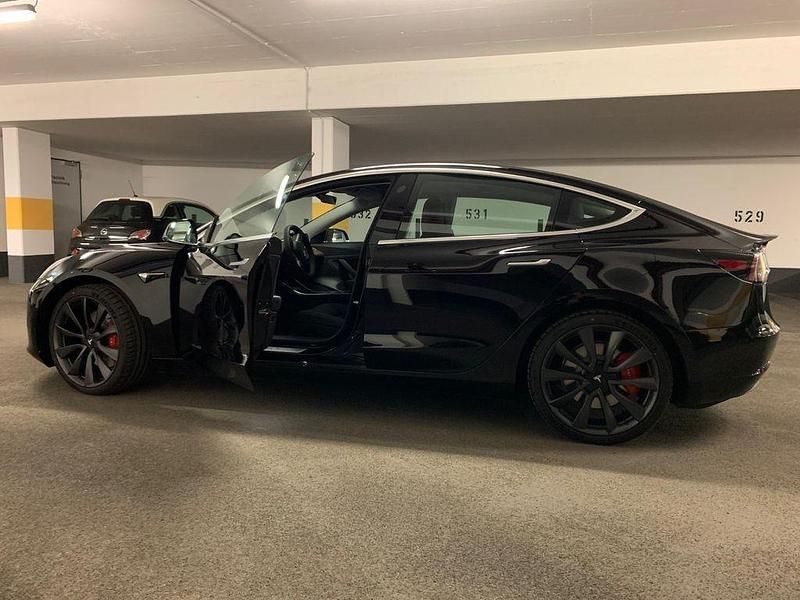 Schwarz Gebraucht 2020 Tesla Model 3 Limousine | 27.500 € (Fairer Preis) - Bild 1/4