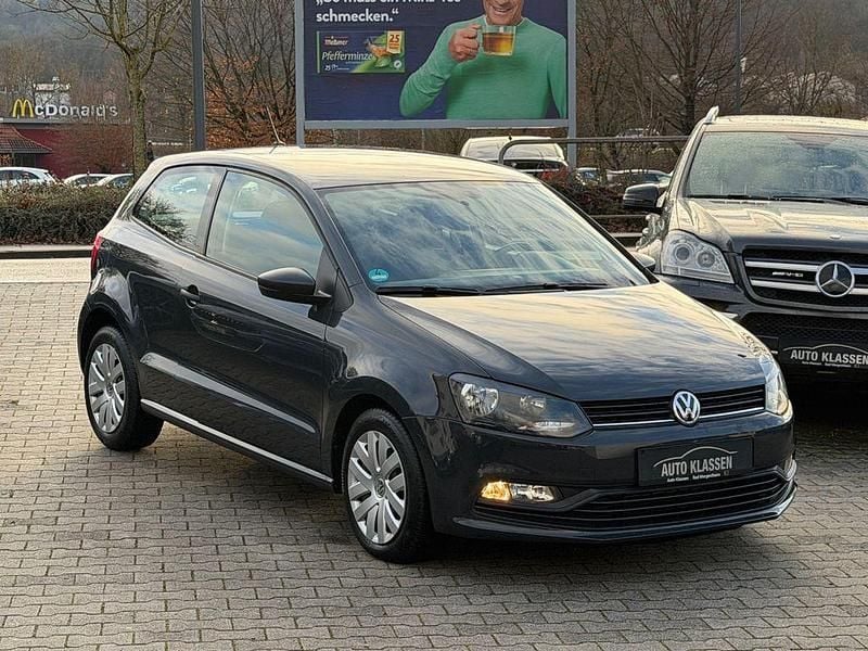 Grau Gebraucht 2016 VW Polo Trendline Kleinwagen | 7.990 € (Guter Preis) - Bild 1/4