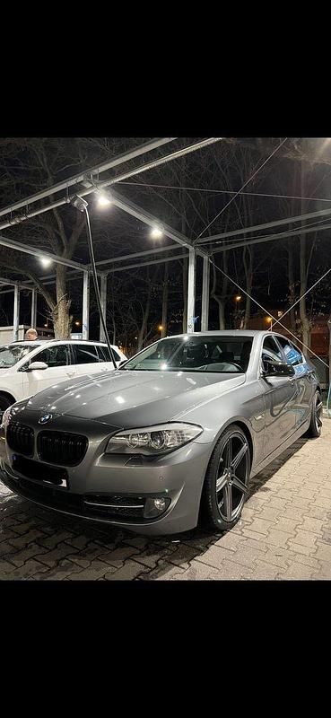 Gebraucht BMW 528 258 PS (189 kW) 2010 Grau Limousine