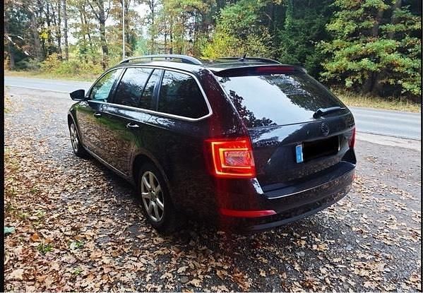 Schwarz Gebraucht 2015 Skoda Octavia Kombi | 9.500 € (Fairer Preis) - Bild 1/4