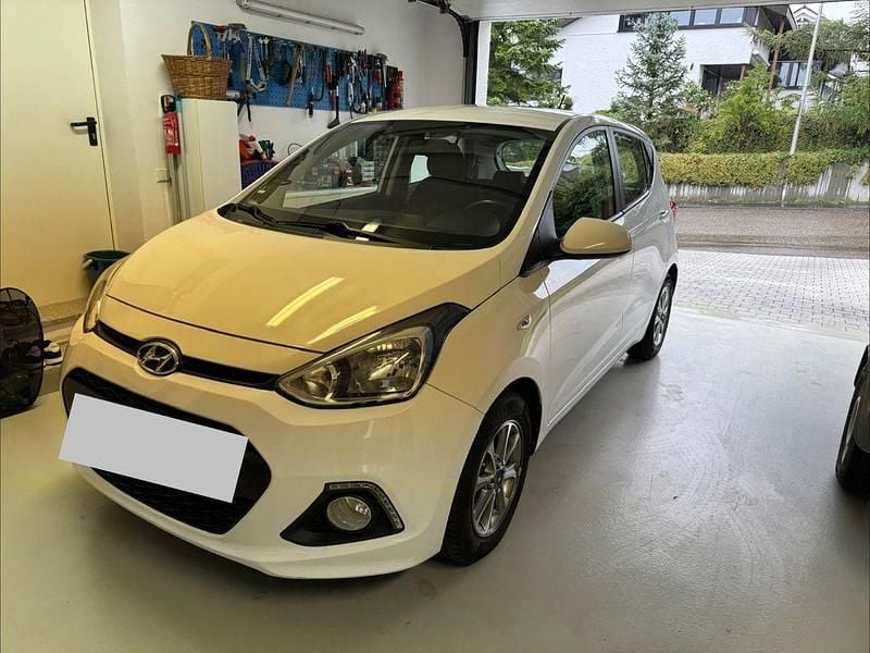 Weiß Gebraucht 2016 Hyundai i10 YES! Kleinwagen | 7.599 € (Fairer Preis) - Bild 1/4