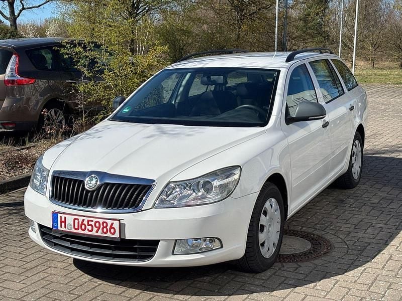 Gebraucht Skoda Octavia 105 PS (77 kW) 2010 Weiß Kombi