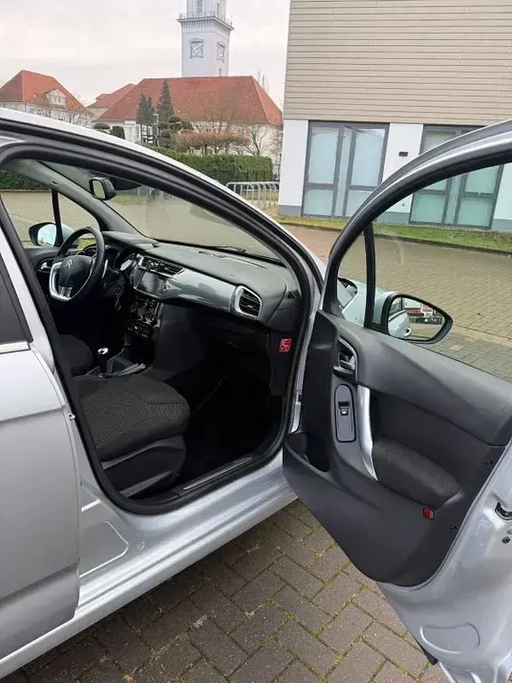 Usado Citroën C3 92 CV (67 kW) 2013 Plateado Berlina