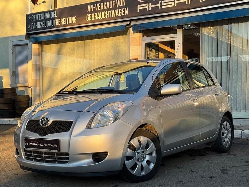 Silber Gebraucht 2007 Toyota Yaris Sol Limousine | 5.480 € (Fairer Preis) - Bild 1/4