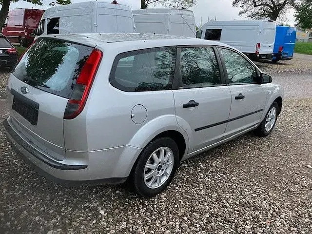 Gebraucht Ford Focus 101 PS (74 kW) 2006 Silber Limousine