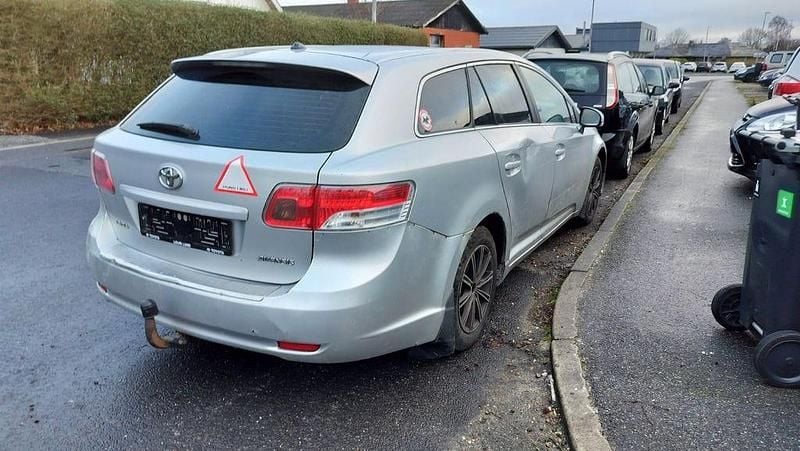 Gebraucht Toyota Avensis Executive 126 PS (92 kW) 2011 Grau Kombi