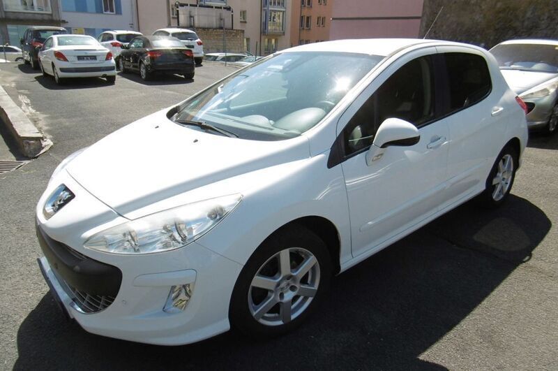 Weiß Gebraucht 2010 Peugeot 308 Premium Limousine | 4.500 € (Fairer Preis) - Bild 1/4