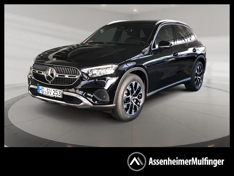Unilack schwarz Gebraucht 2025 Mercedes GLC200 SUV | 53.980 € (Fairer Preis) - Bild 1/4