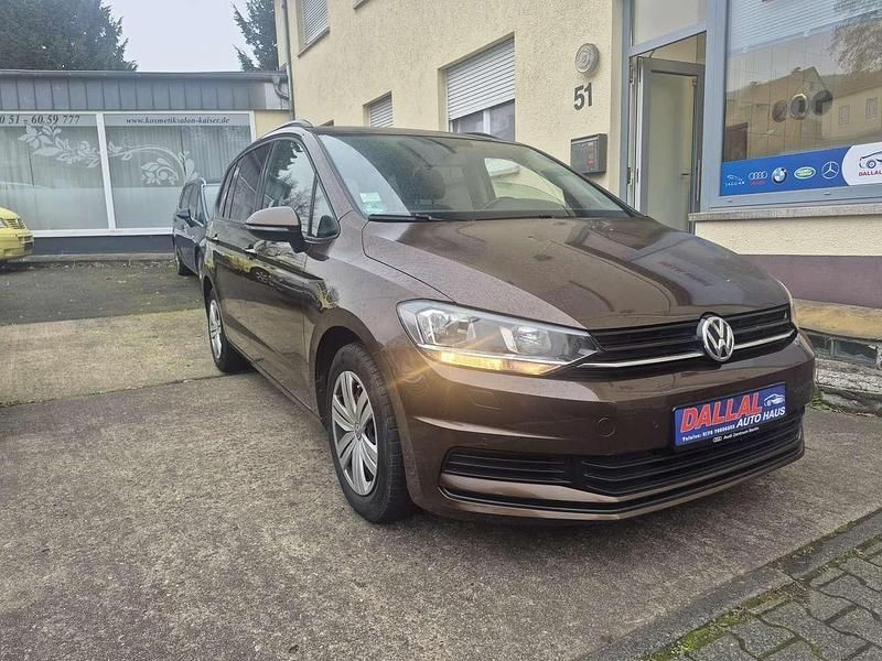 Nutshell brown metallic Gebraucht 2016 VW Touran Trendline Van / Kleinbus | 17.000 € (Guter Preis) - Bild 1/4