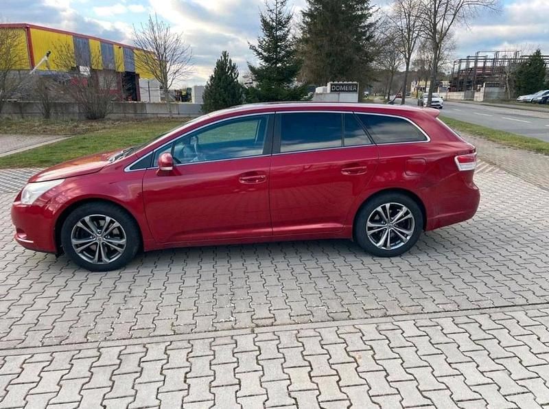 Rot Gebraucht 2010 Toyota Avensis Kombi | 3.000 € (Guter Preis) - Bild 1/4