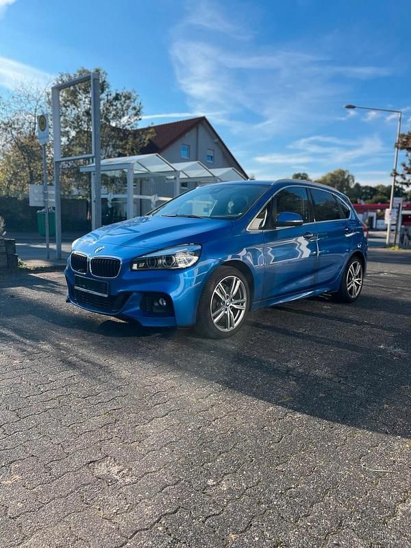 Blau Gebraucht 2015 BMW 220 M Sport Van / Kleinbus | 12.490 € (Fairer Preis) - Bild 1/4