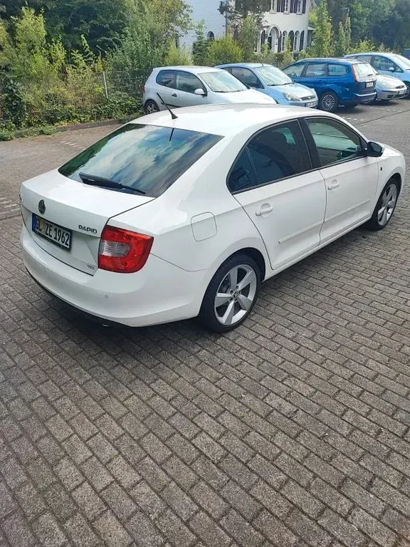 Gebraucht Skoda Rapid Elegance 105 PS (77 kW) 2012 Weiß Kleinwagen