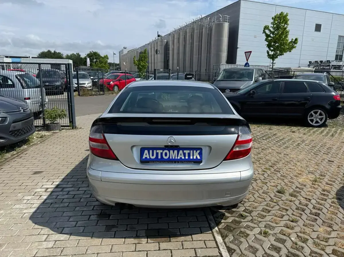 Gebraucht Mercedes C180 143 PS (105 kW) 2002 Silber Coupé