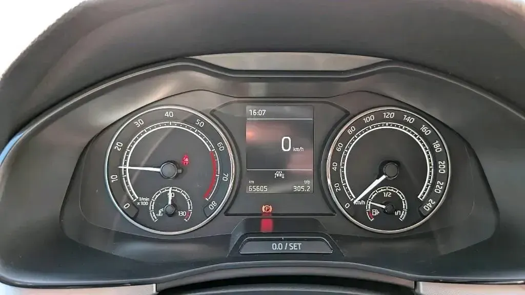 Używany Skoda Scala 95 KM (69 kW) 2019 Szary Hatchback