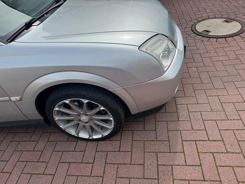 Begagnad Opel Vectra 147 HK (108 kW) 2002 Silver Sedan