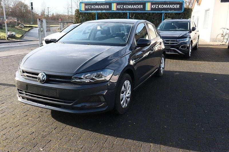 Grau Gebraucht 2021 VW Polo Trendline Limousine | 10.990 € (Superpreis) - Bild 1/4