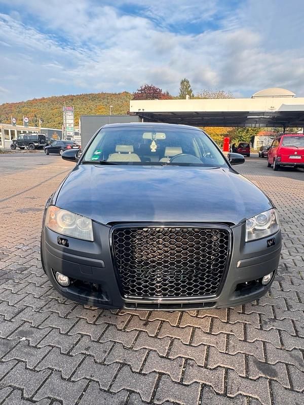 Grau Gebraucht 2003 Audi A3 Ambiente Limousine | 2.700 € (Fairer Preis) - Bild 1/4