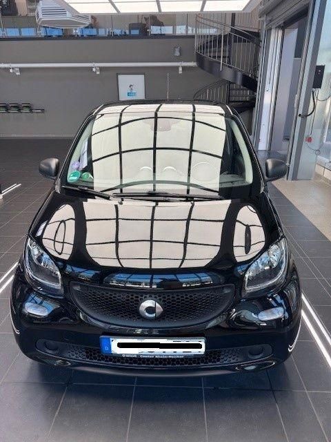 Schwarz Gebraucht 2017 Smart ForFour Limousine | 9.100 € (Fairer Preis) - Bild 1/4