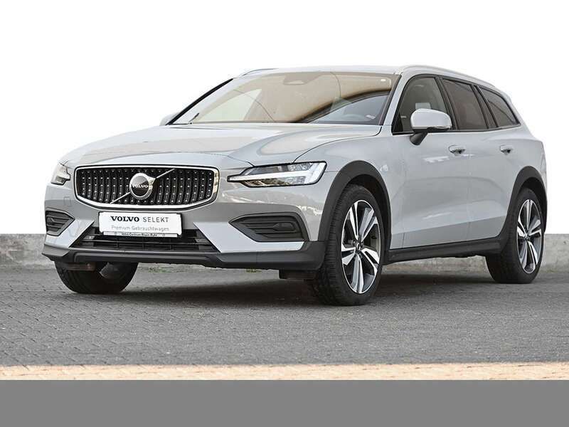 Gebraucht Volvo V60 CC Plus 197 PS (144 kW) 2024 Andere farbe Kombi