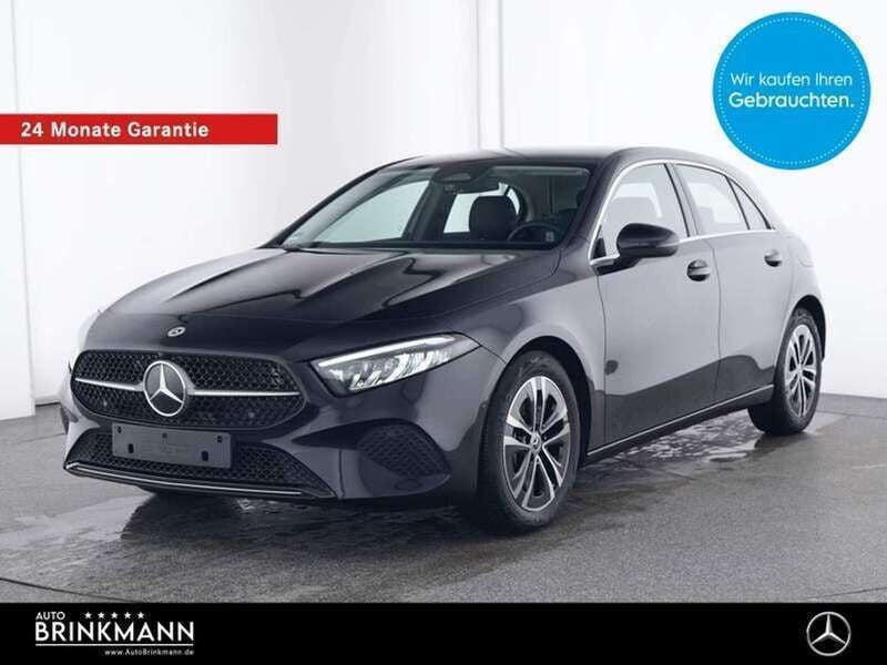 Lack kosmosschwarz Gebraucht 2024 Mercedes A200 Advanced Limousine | 27.879 € (Fairer Preis) - Bild 1/4