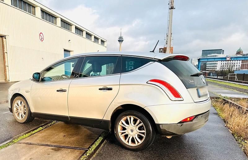 Gebraucht Lancia Delta 150 PS (110 kW) 2008 Silber Kleinwagen