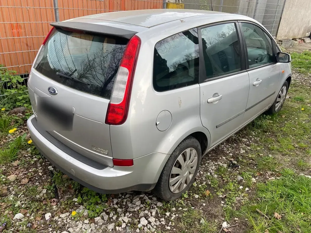 Używany Ford Focus 119 KM (87 kW) 2004 Szary Sedan/Limuzyna