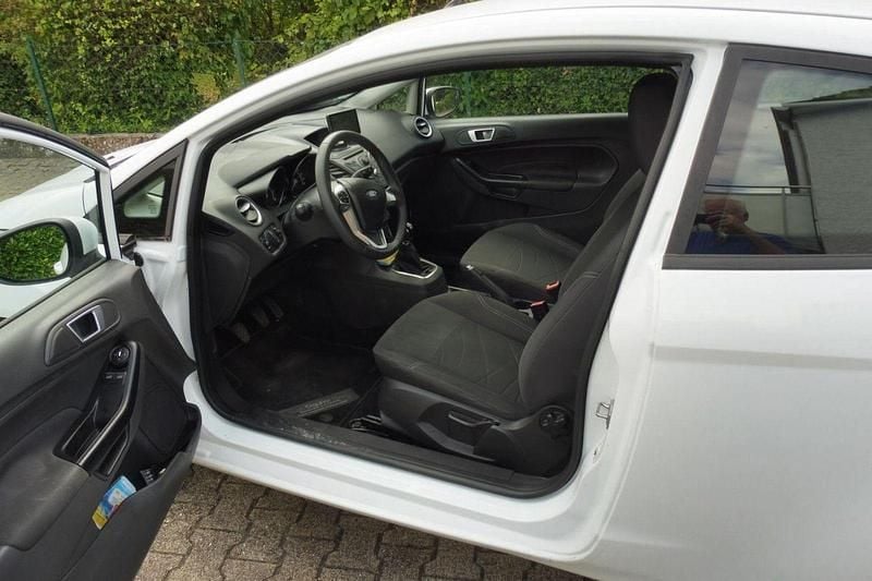 Weiß Gebraucht 2013 Ford Fiesta Trend Kleinwagen | 4.200 € (Superpreis) - Bild 1/4