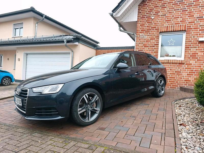 Blau Gebraucht 2016 Audi A4 Kombi | 15.500 € (Guter Preis) - Bild 1/4