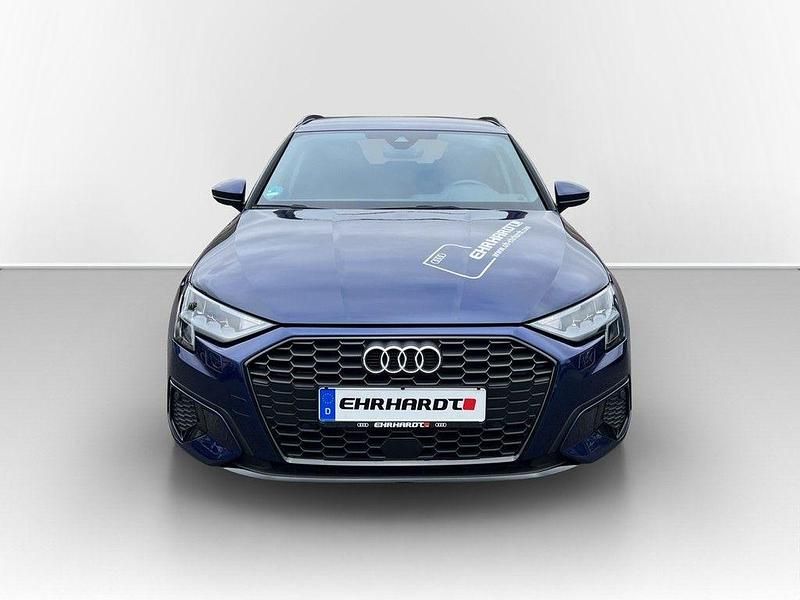 Używany Audi A3 Advanced 110 KM (80 kW) 2023 Niebieski Sedan/Limuzyna