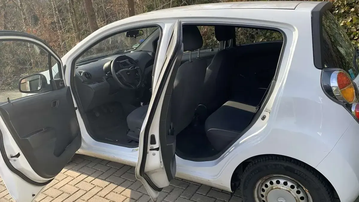 Używany Chevrolet Spark 68 KM (50 kW) 2011 Biały Hatchback
