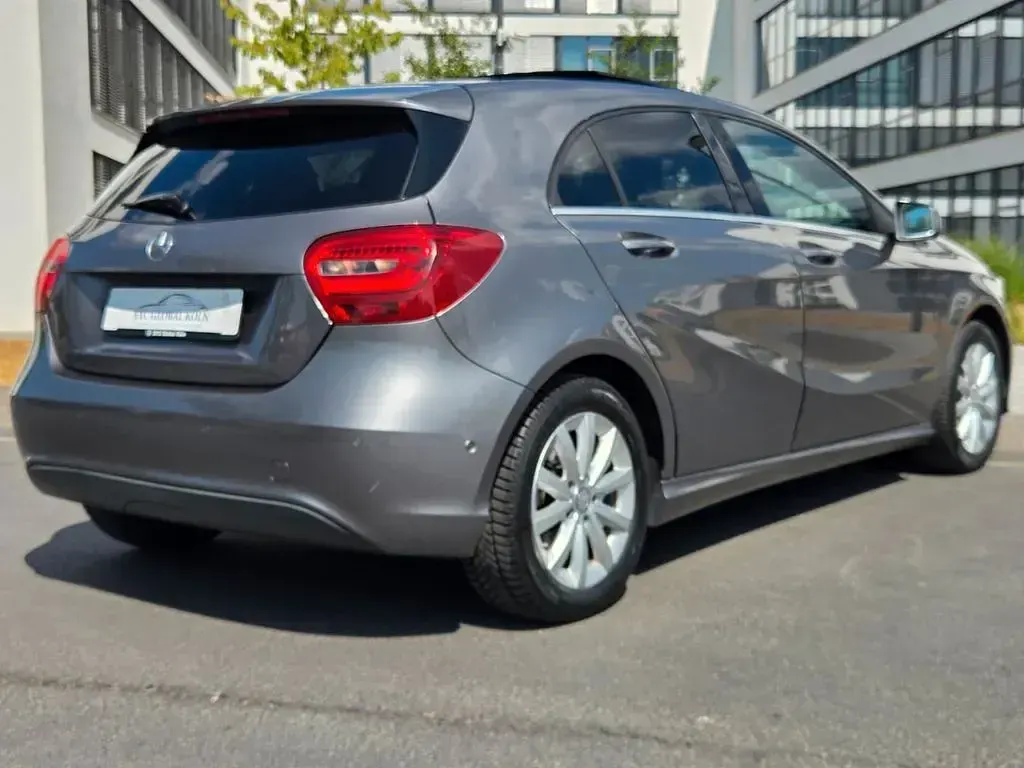Gebraucht Mercedes A180 109 PS (80 kW) 2016 Grau Kleinwagen