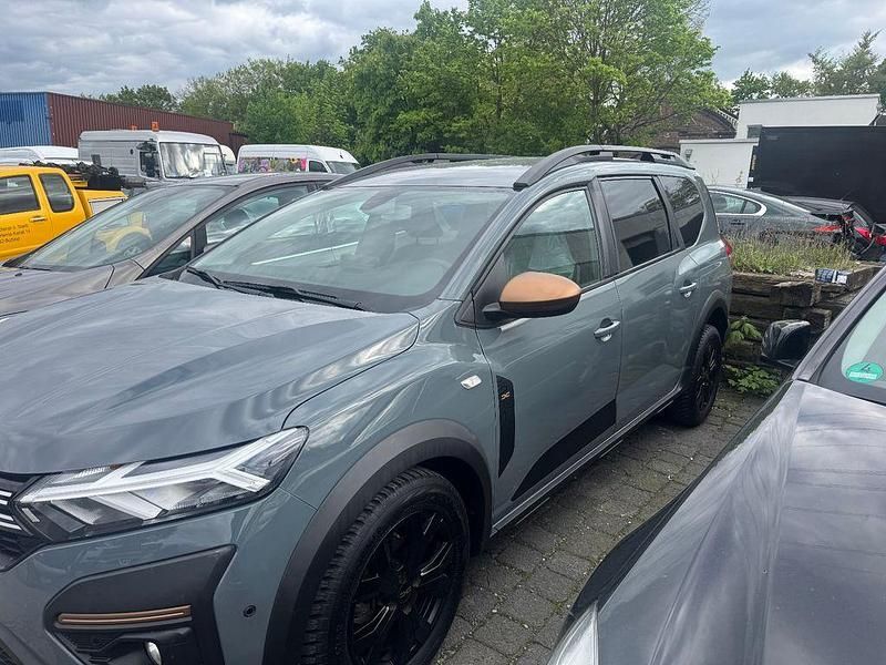 Usado Dacia Jogger 91 HP (66 kW) 2024 Cinzento Monovolume