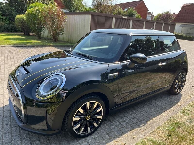 Schwarz Gebraucht 2023 Mini Cooper SE Classic Kleinwagen | 16.200 € (Superpreis) - Bild 1/4