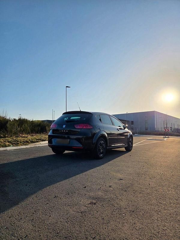 Second-hand Seat Leon Reference 125 CP (91 kW) 2010 Negru Hatchback