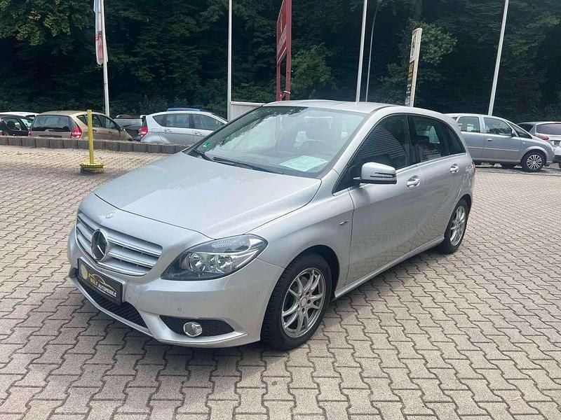 Polarsilber Gebraucht 2012 Mercedes B200 Van / Kleinbus | 10.999 € (Fairer Preis) - Bild 1/4