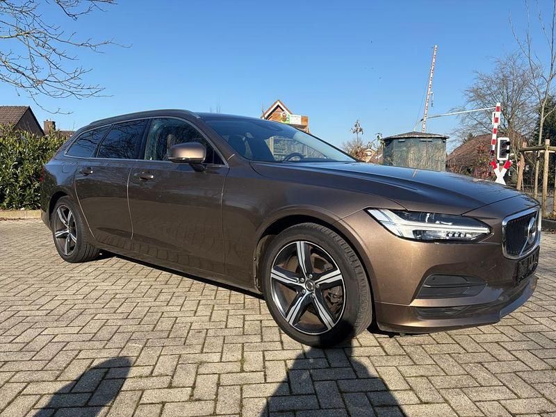Gebraucht Volvo V90 Momentum 150 PS (110 kW) 2018 Kombi