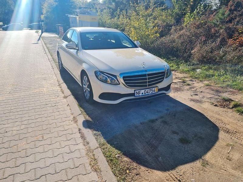 Gebraucht Mercedes E200 160 PS (117 kW) 2019 Gelb Limousine