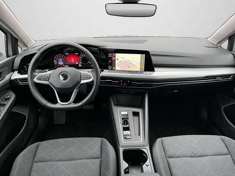 Gebraucht VW Golf VIII Life 131 PS (96 kW) 2023 Reflexsilber metallic Kombi