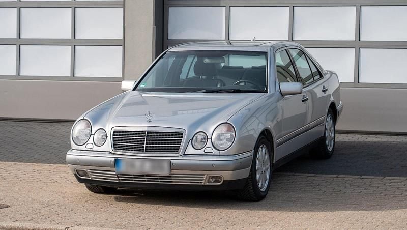 Gebraucht Mercedes E320 224 PS (164 kW) 1998 Silber Limousine
