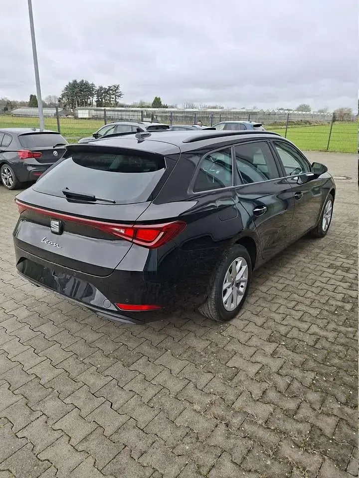 Neu Seat Leon Style 116 PS (85 kW) 2026 Metalliclackierung nachts... Kombi