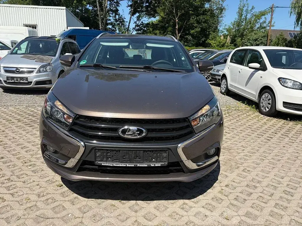 Gebraucht Lada Vesta 106 PS (77 kW) 2019 Grau Limousine