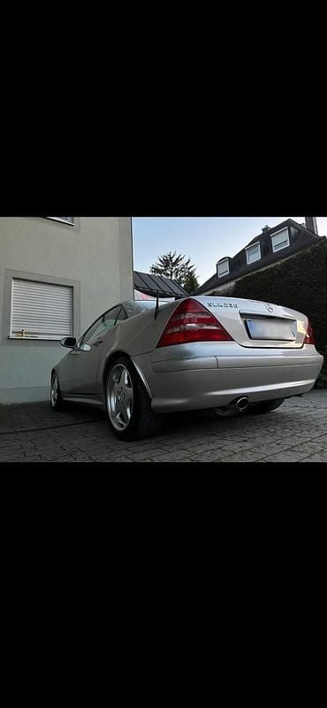 Gebraucht Mercedes SLK230 197 PS (144 kW) 2001 Silber Cabrio