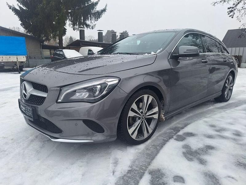 Gebraucht Mercedes CLA200 Shooting Brake 156 PS (114 kW) 2019 Grau Kombi