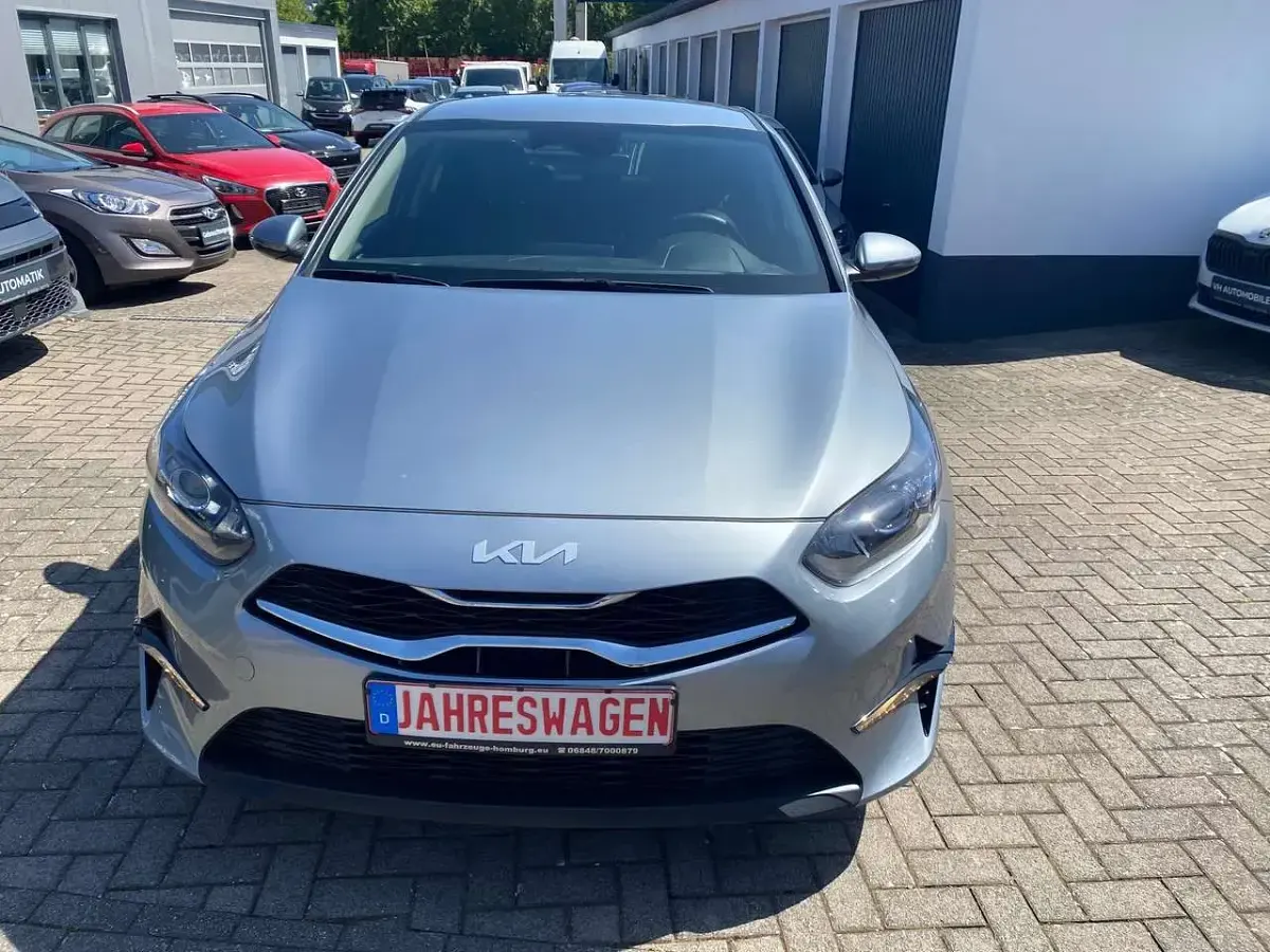 Usado Kia Ceed 140 CV (102 kW) 2025 Plateado Utilitario